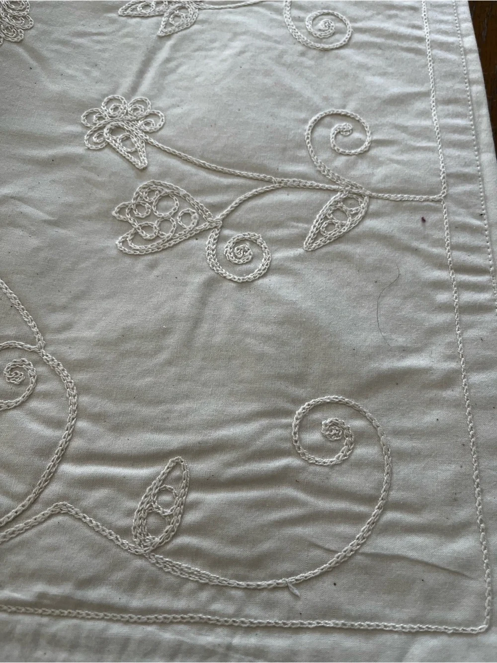 Embroidered cream Floral place mats (set of 4)